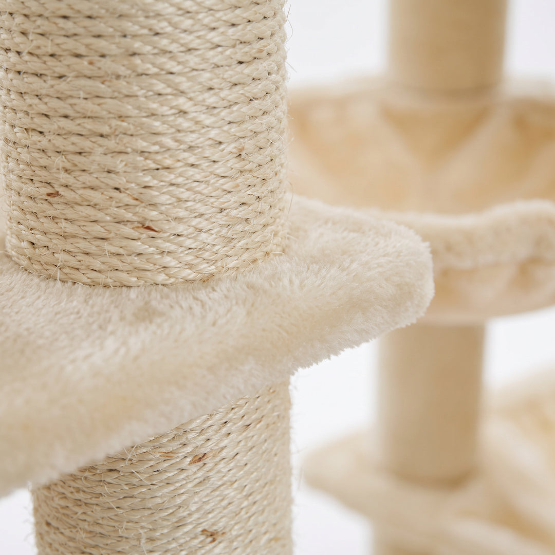 Detail macro poteau sisal naturel et plateforme peluche beige - Griffova Sequoia